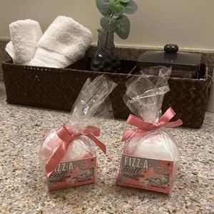 Soap & Glory fizz-a-ball bath bomb (original pink scented).